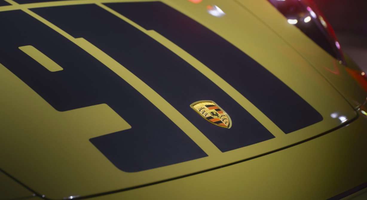 限量版保時捷911推出Vision Pro應(yīng)用，沉浸式實時定制復(fù)古豪車  第2張