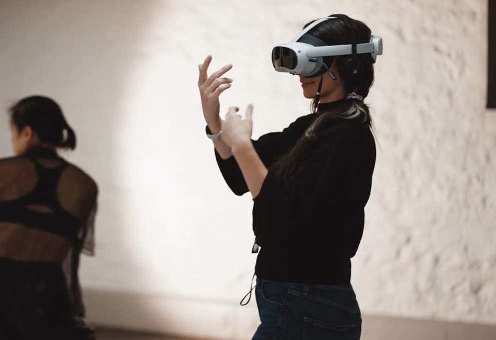 《Hinterlands》用PICO頭顯提供舞者動作實時塑造體驗