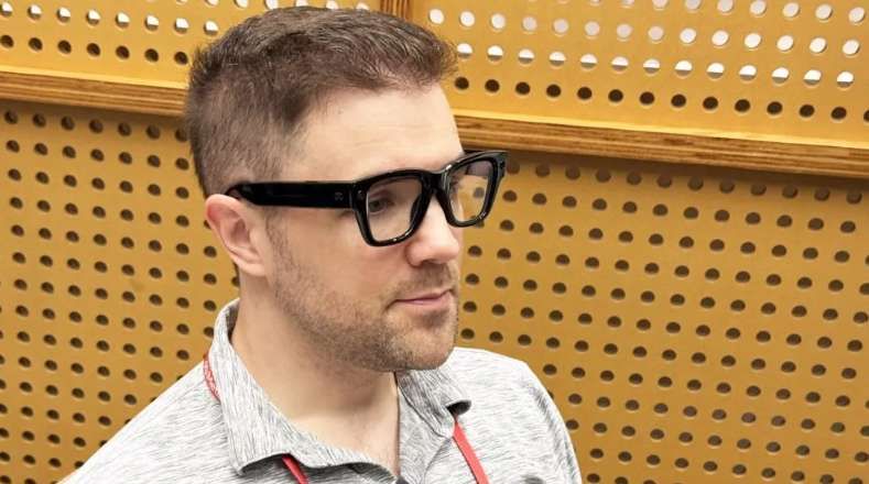 Ray-Ban Display智能眼鏡上手體驗:巧妙設計 vs 現實差距