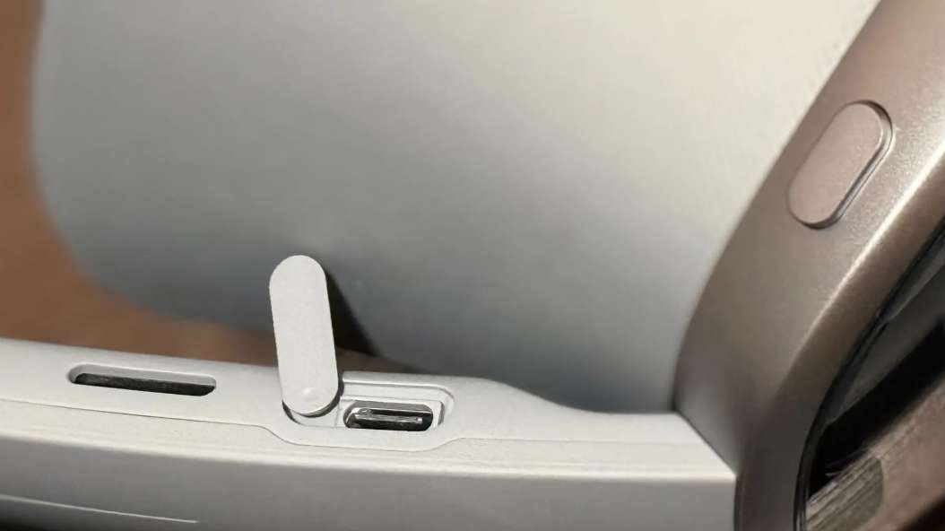 三星Galaxy XR提供USB-C接口,可以接入多種外設